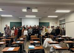 JapGEA en photo de classe avec des étudiants japonais