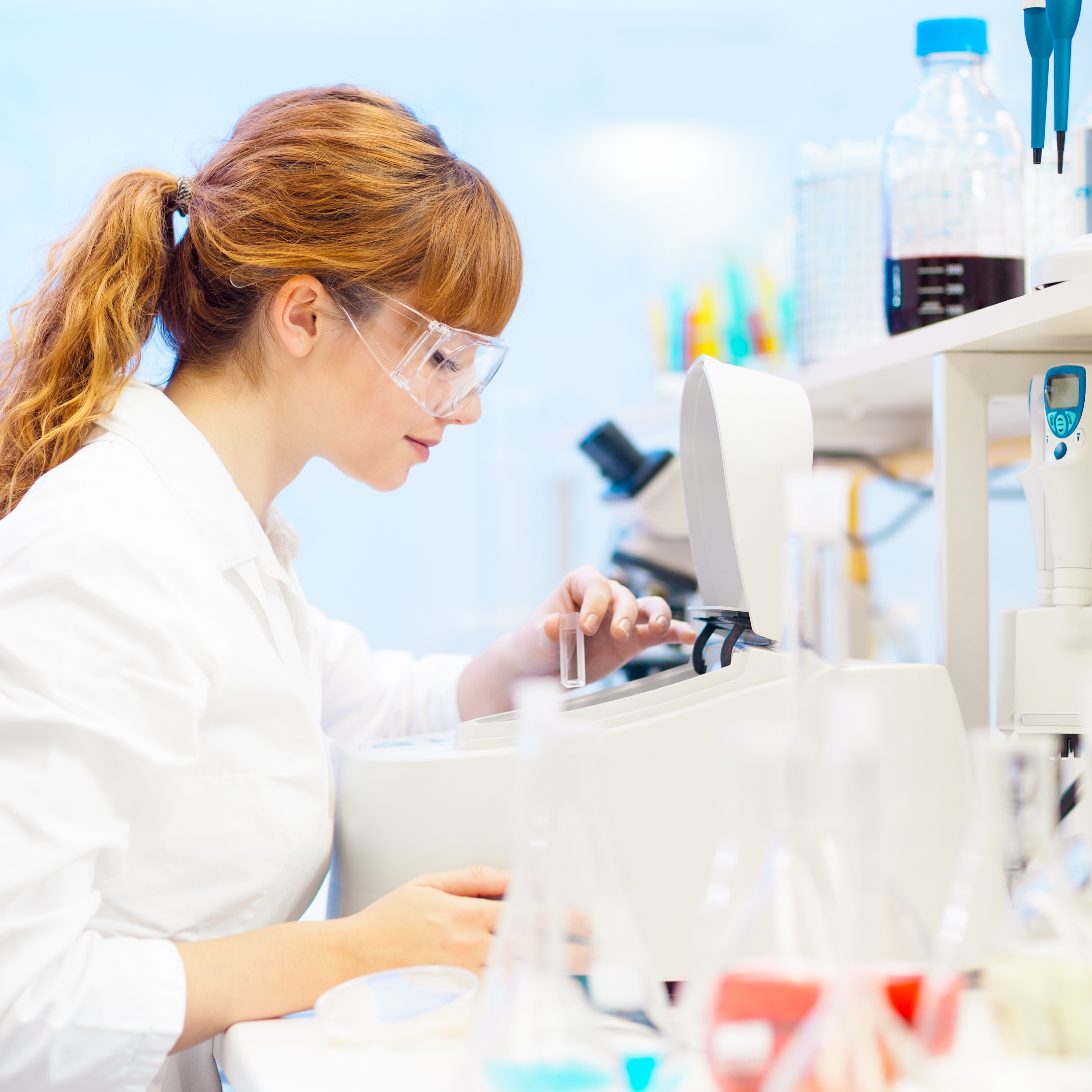 COST_Chimie_Etudiante Etudiante Chimie