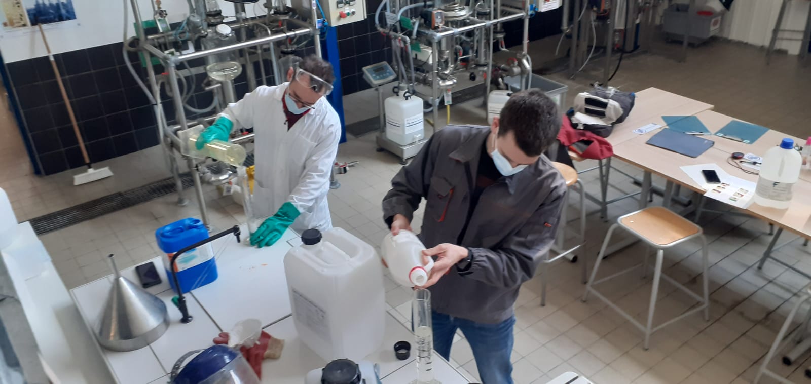Fabrication du Gel hydroalcoolique département chimie Covid19 - Fabrication Gel Hydroalcoolique