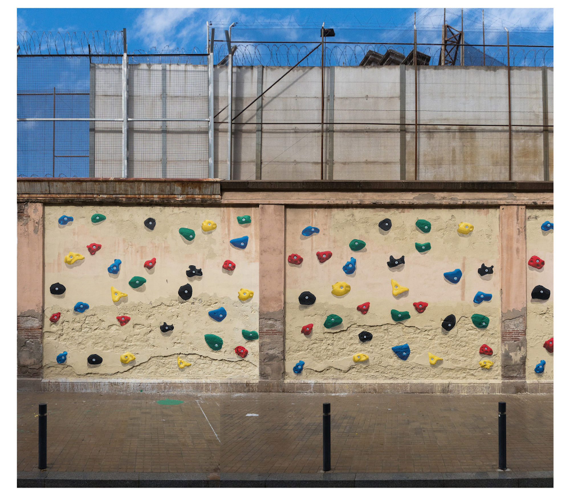 Ampparito, Sobre las prisiones, los muros de escalada y la imposibilidad de crear sombras con la pintura, Barcelona, 2018