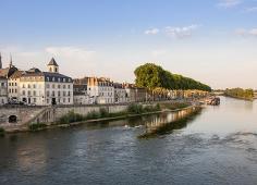 La loire à Orléans by Wikimédia