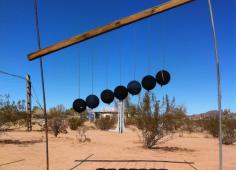 Installation d'un mobile dans le désert