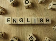 english écrit sur des dés en bois english écrit sur des dés en bois