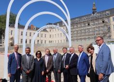 Pose symbolique de la 1ère pierre du campus Orléans centre