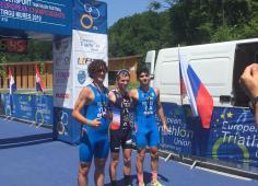 Corentin et les 2 autres concurrents arrivés 2ème et 3ème avec leurs médailles