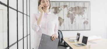 Femme au téléphone