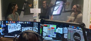 Une émission dans le studio de Radio Campus Orléans