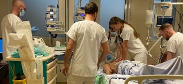 Des étudiants en formation médicale au CéSiMo