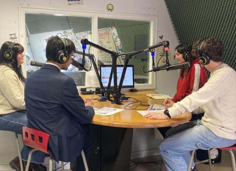 Elections étudiantes - débat entre candidats dans le studio de Radio Campus Orléans - novembre 2024