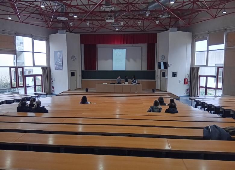 Conférence par Aimie HADDOU-HERVÉ, Louise MAUDUIT, Margerie BARRÉ sur la Maïeutique