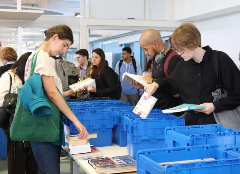 La braderie de livres à la BU LLSH lors du Happy Campus Day 2025