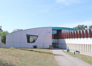 Vue du côté nord-est du bâtiment de STAPS 