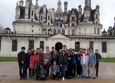 Mundus students visiting the castle of Chambord