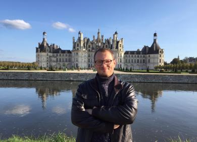 Photo de Samuel Fasquel devant le château de Chambord