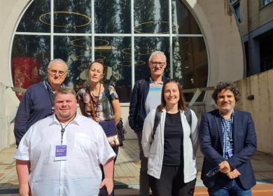 Sept personnes sont présentes sur cette photo. Il s'agit d'une délégation de l'université d'Orléans. 