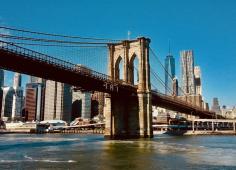 Pont de brooklyn pour imager le passage d'un lieu à un autre