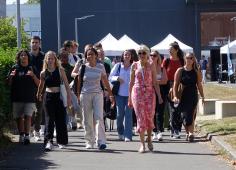 Visite des étudiants sur le campus